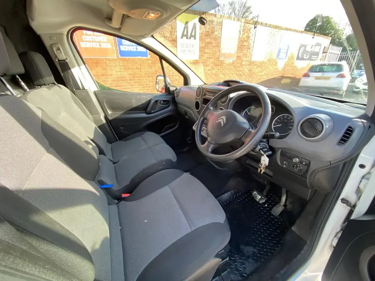 Used Citroën Berlingo 49 kW (67 HP) 2018 White MPV