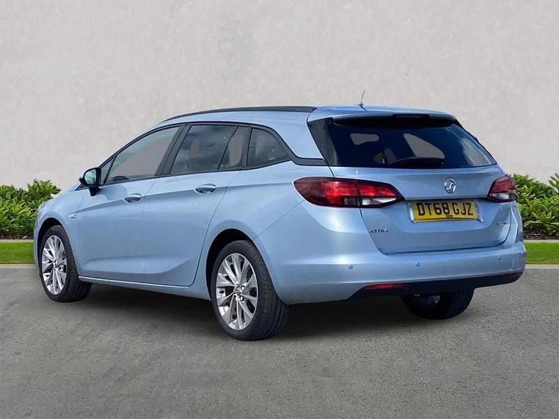 Used Vauxhall Astra Design Edition 105 HP (77 kW) 2019 Silver Estate