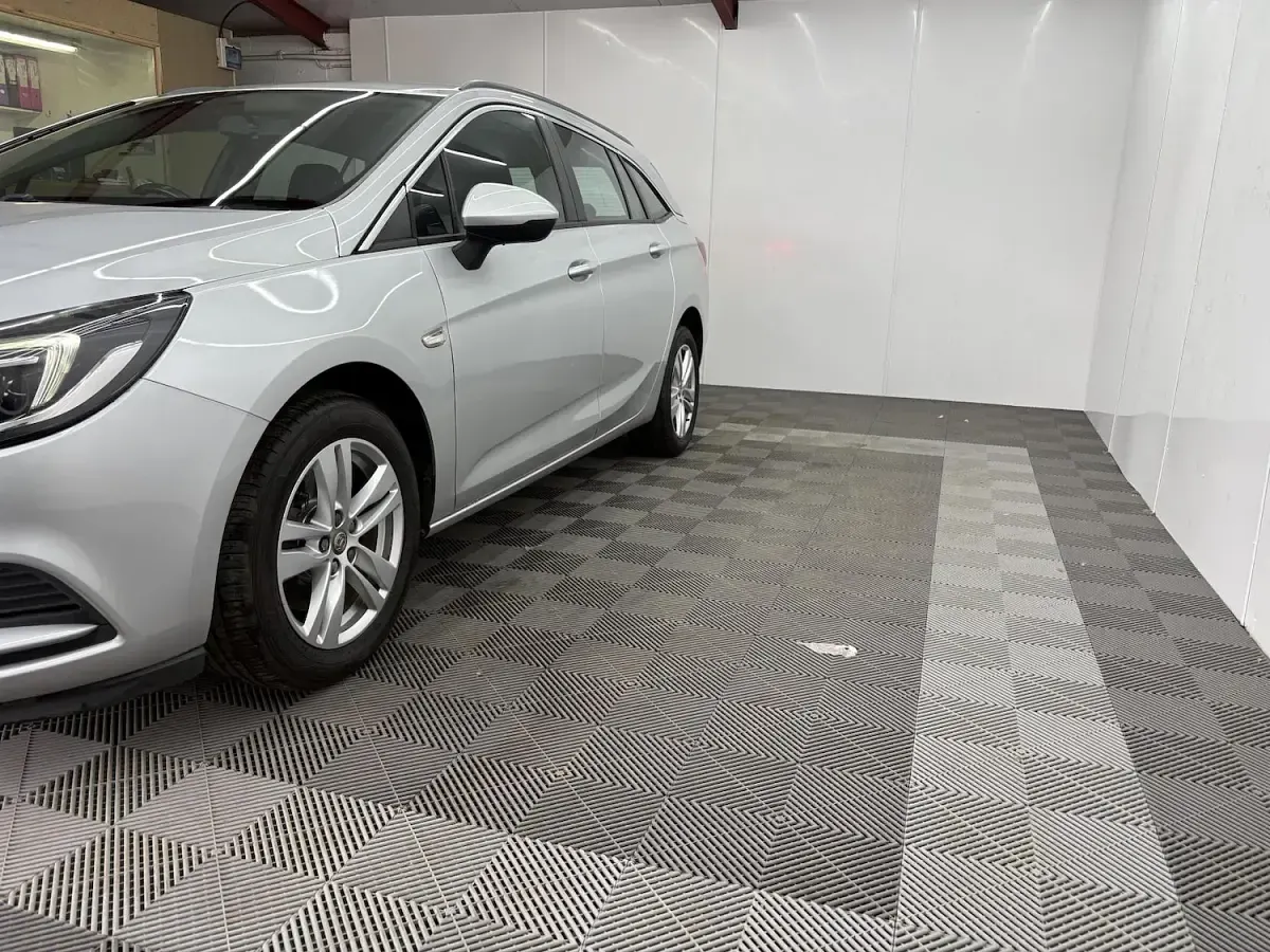 Used Vauxhall Astra 110 HP (80 kW) 2016 Silver Estate