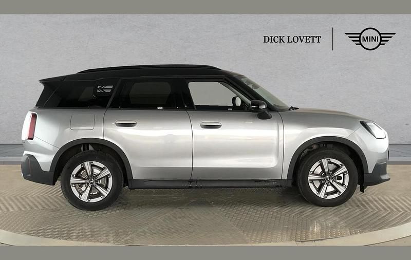 Used Mini Countryman Classic 170 HP (125 kW) 2024 Silver SUV