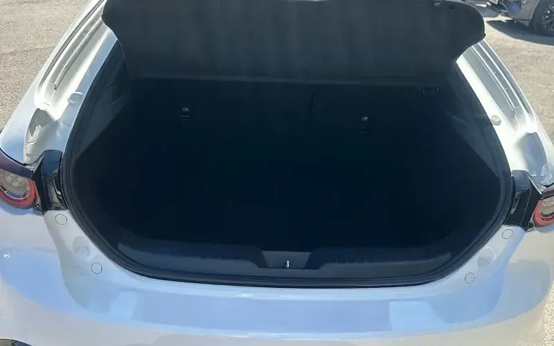 Usado Mazda 3 Inclusive 122 HP (89 kW) 2021 Branco Citadino