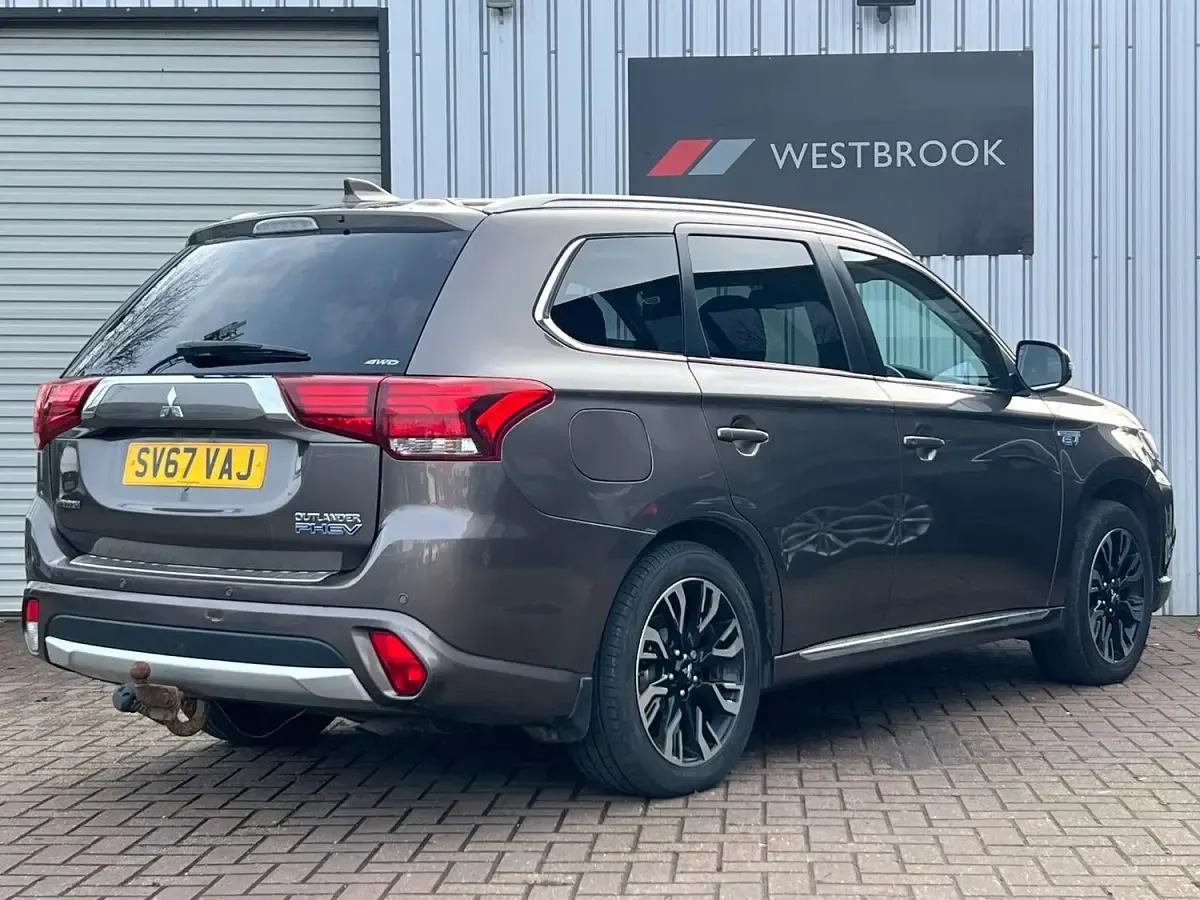 Used Mitsubishi Outlander P-HEV 2017 Brown SUV