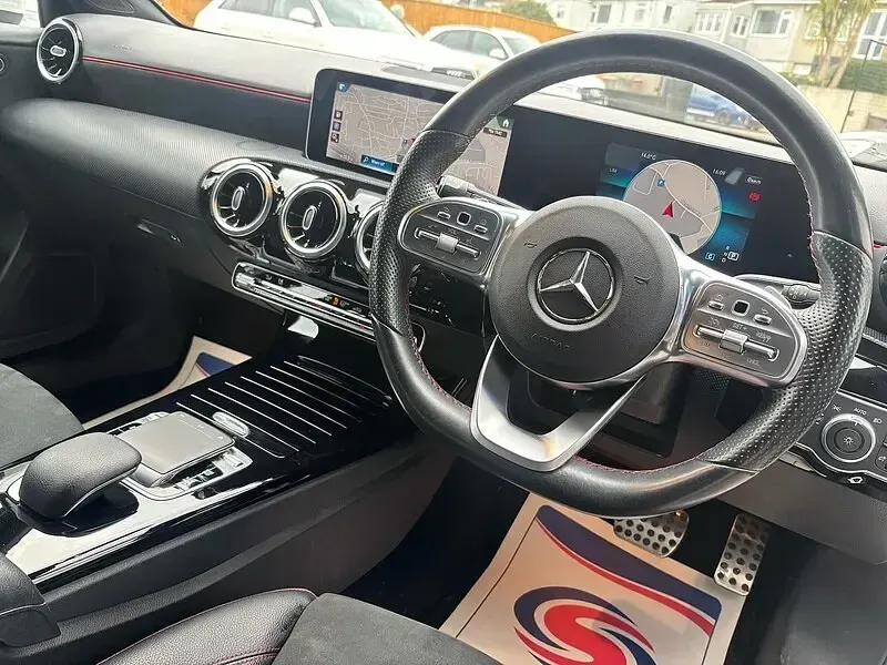 Used Mercedes A180 Executive 116 HP (85 kW) 2018 White Hatchback