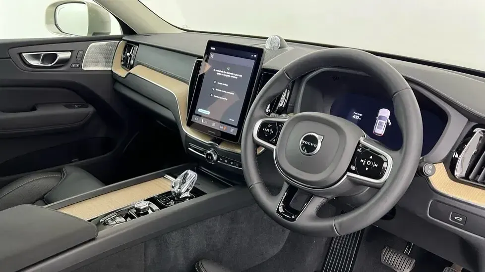 Używany Volvo XC60 Ultra 247 KM (181 kW) 2025 Złoty SUV