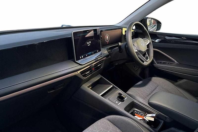 New VW Tiguan Match 2025 Urano grey SUV