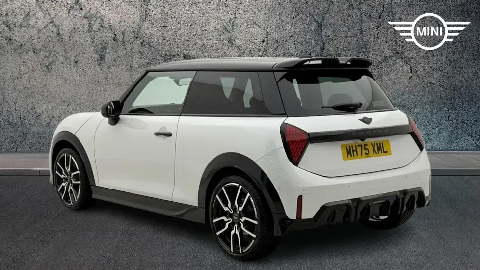 Used Mini Cooper Hatch 113 kW (154 HP) 2026 White Hatchback