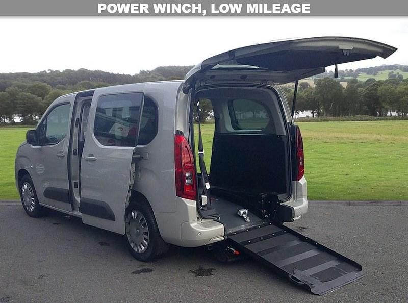 Second-hand Vauxhall Combo Edition 110 CP (80 kW) 2021 Gri Monovolum