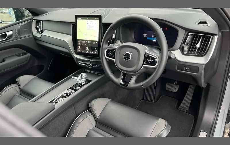 Used Volvo XC60 Plus 250 HP (183 kW) 2025 Grey SUV
