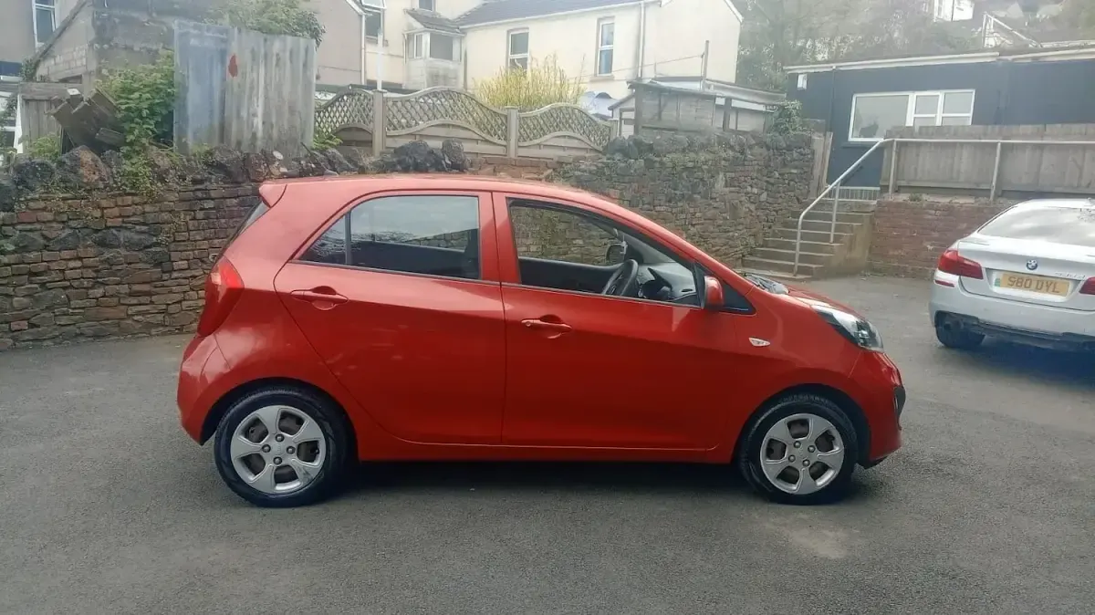 Used Kia Picanto 68 HP (50 kW) 2013 Red Hatchback