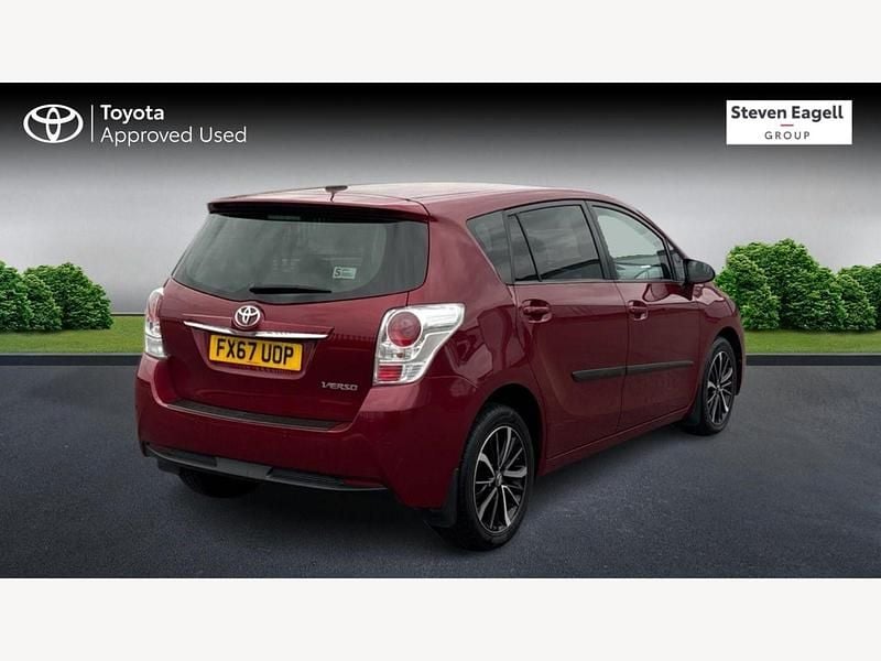 Used Toyota Verso Design 147 HP (108 kW) 2017 Red MPV