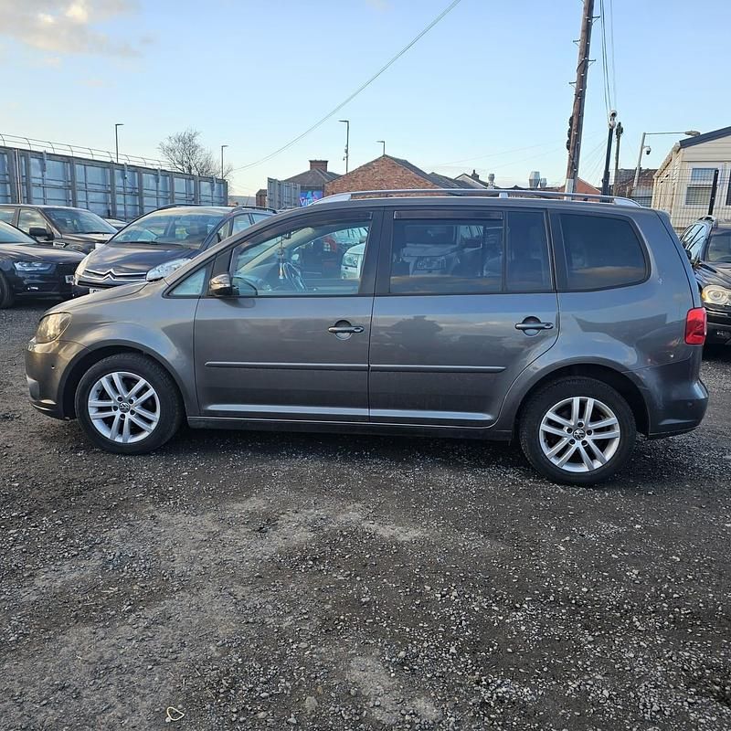 Begagnad VW Touran SE 105 HK (77 kW) 2013 Grå Minibuss