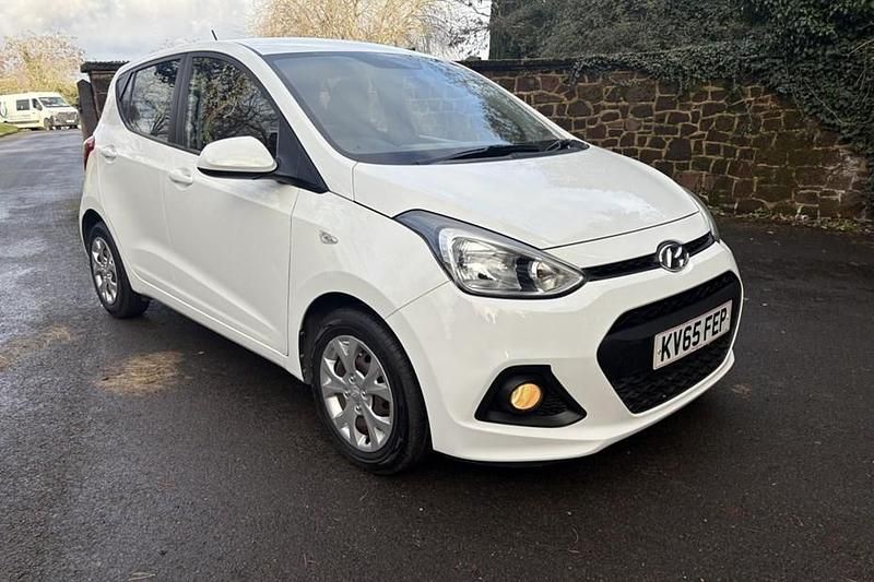 White Used 2015 Hyundai i10 SE Hatchback | £7,499 (A bit pricey) - Image 1/1