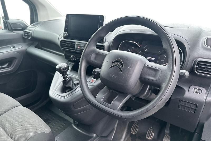 Used Citroën Berlingo 100 HP (73 kW) 2023 White MPV