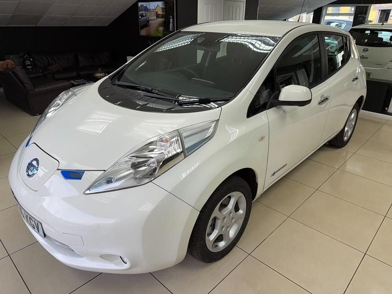 Used Nissan Leaf Acenta 80 kW (109 HP) 2016 White Hatchback