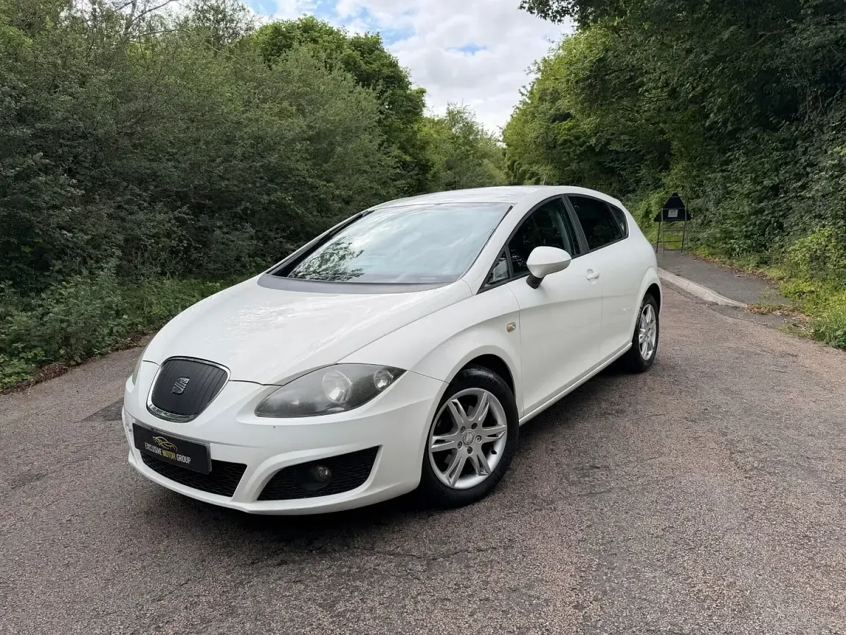 Used Seat Leon Ecomotive 105 HP (77 kW) 2010 White Hatchback