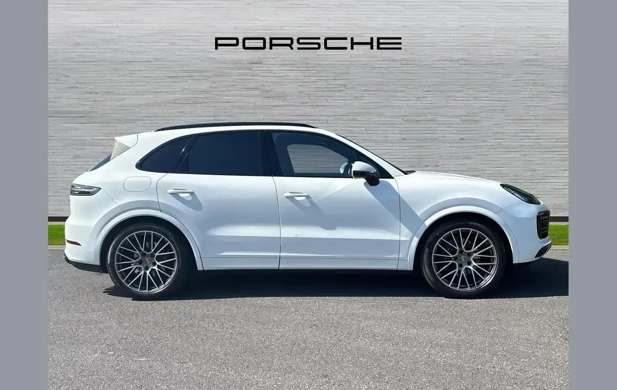 Used Porsche Cayenne Platinum Edition 334 HP (245 kW) 2022 White SUV