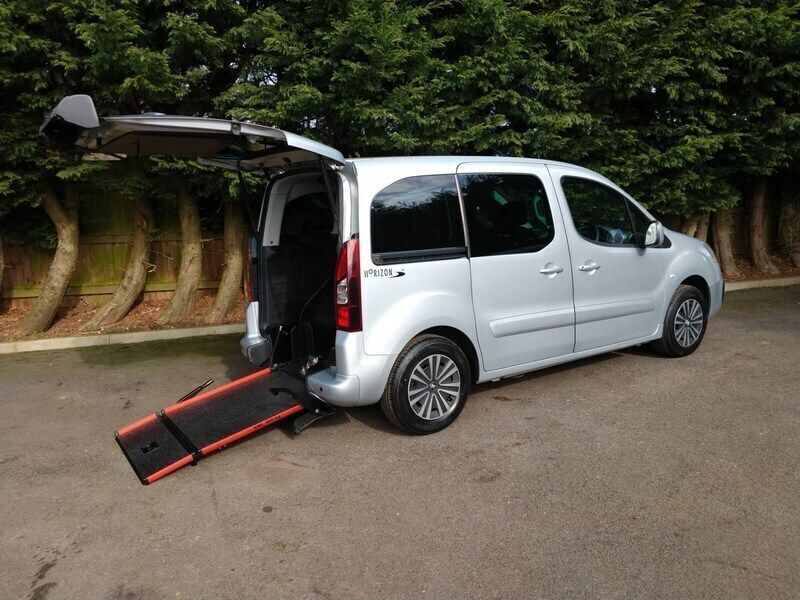 Silver Used 2017 Peugeot Partner MPV | £10,595 (Expensive) - Image 1/4