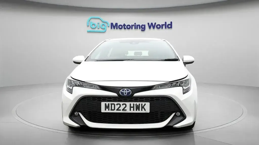 Used Toyota Corolla 122 HP (89 kW) 2022 White Estate