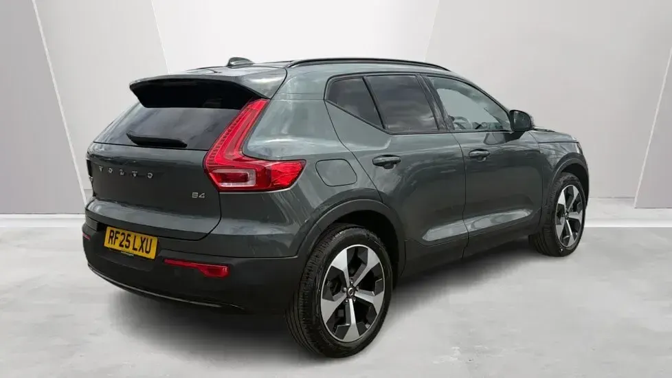 Used Volvo XC40 Plus 194 HP (142 kW) 2025 Green SUV