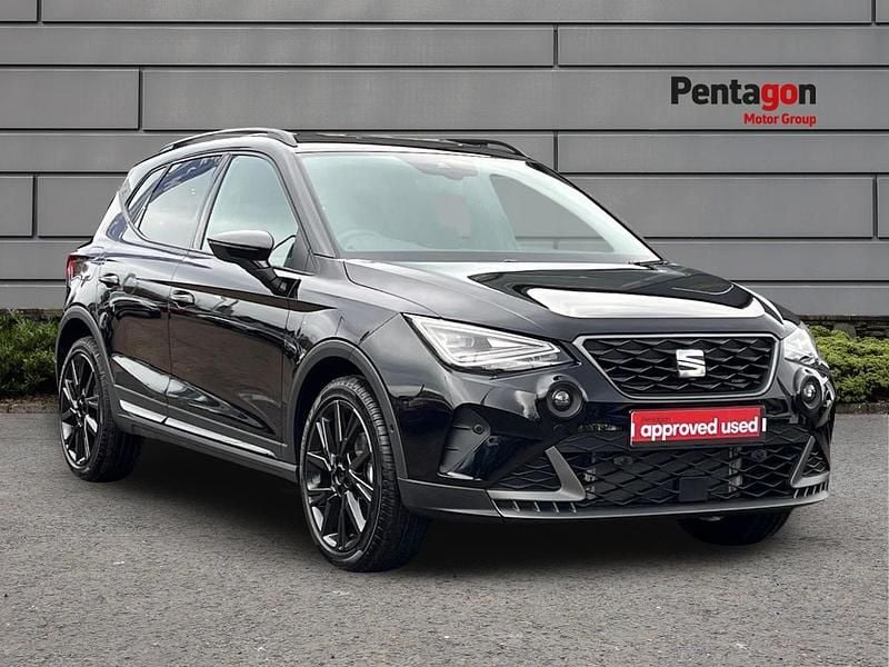 Black New 2025 Seat Arona Black Edition SUV | £20,295 (Good price) - Image 1/3