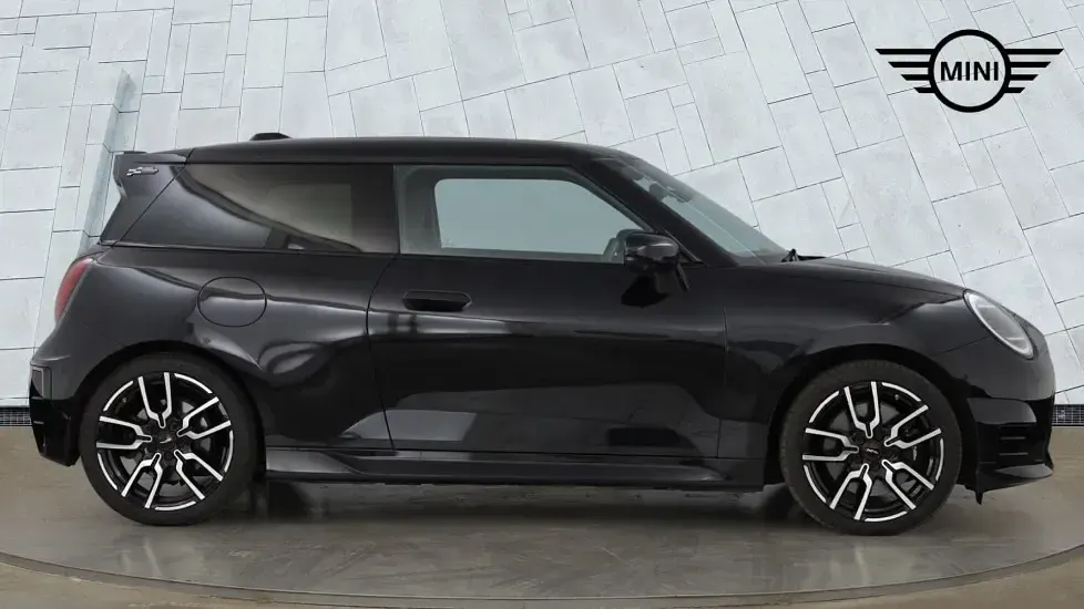 Used Mini Cooper SE Hatch 158 kW (215 HP) 2024 Black Hatchback