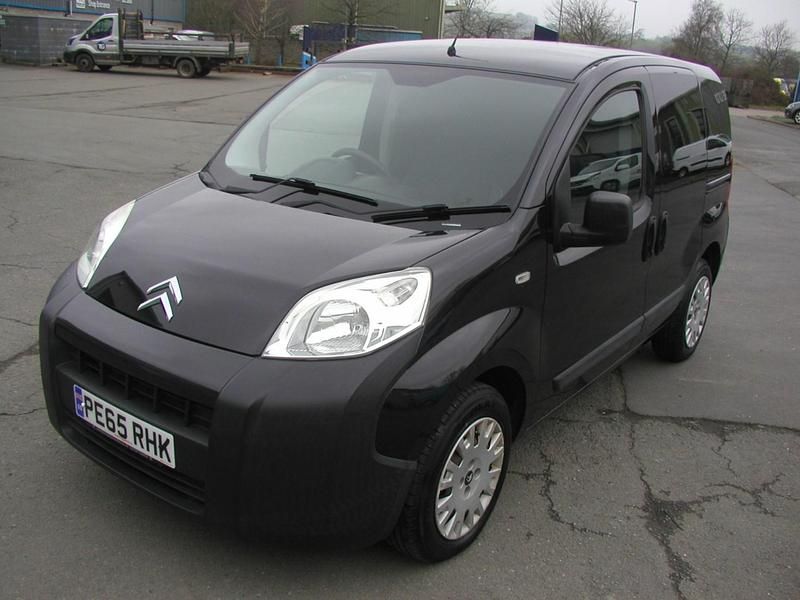 Używany Citroën Nemo 75 KM (55 kW) 2015 Szary Minivan