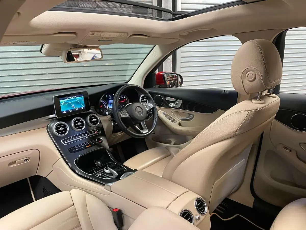 Used Mercedes GLC250 Premium 204 HP (150 kW) 2016 Red Estate