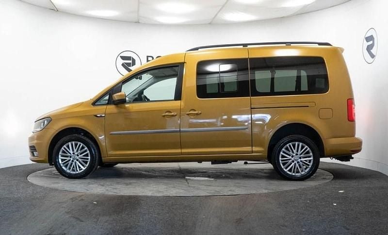Used VW Caddy Maxi Life Life 102 HP (75 kW) 2019 Yellow MPV