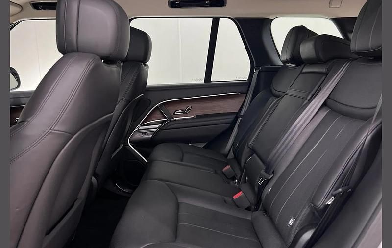 Used Land Rover Range Rover SE 296 HP (217 kW) 2024 White SUV