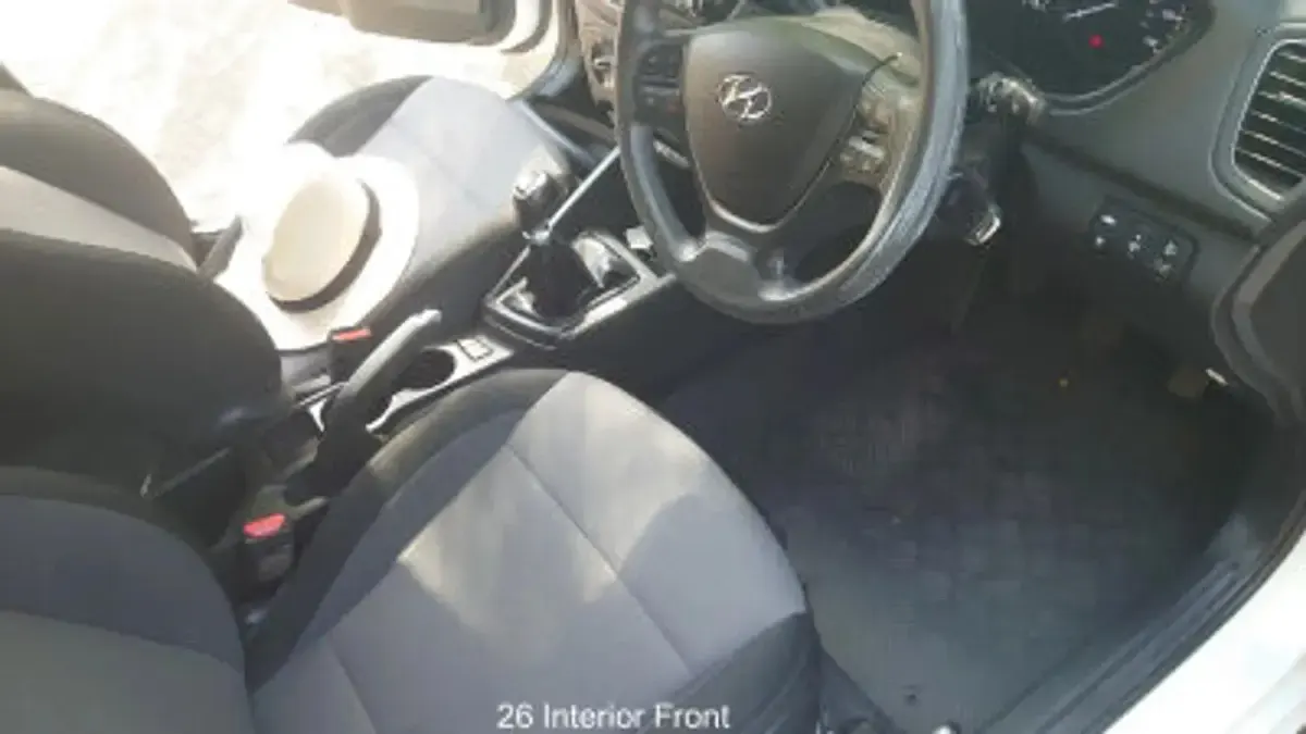 Used Hyundai i20 SE 84 HP (61 kW) 2017 White Hatchback
