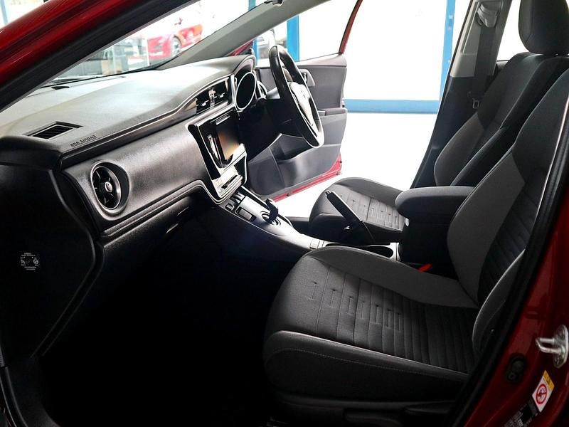 Used Toyota Auris Hybrid 2018 Red Hatchback