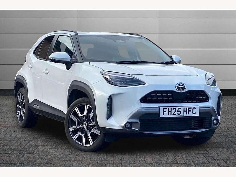 White Used 2025 Toyota Yaris Hybrid SUV | £28,995 (Expensive) - Image 1/3