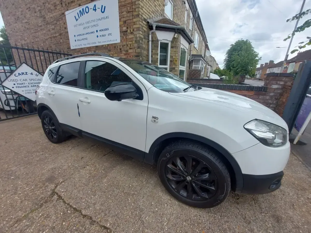 Used Nissan Qashqai 360º 110 HP (80 kW) 2013 White SUV