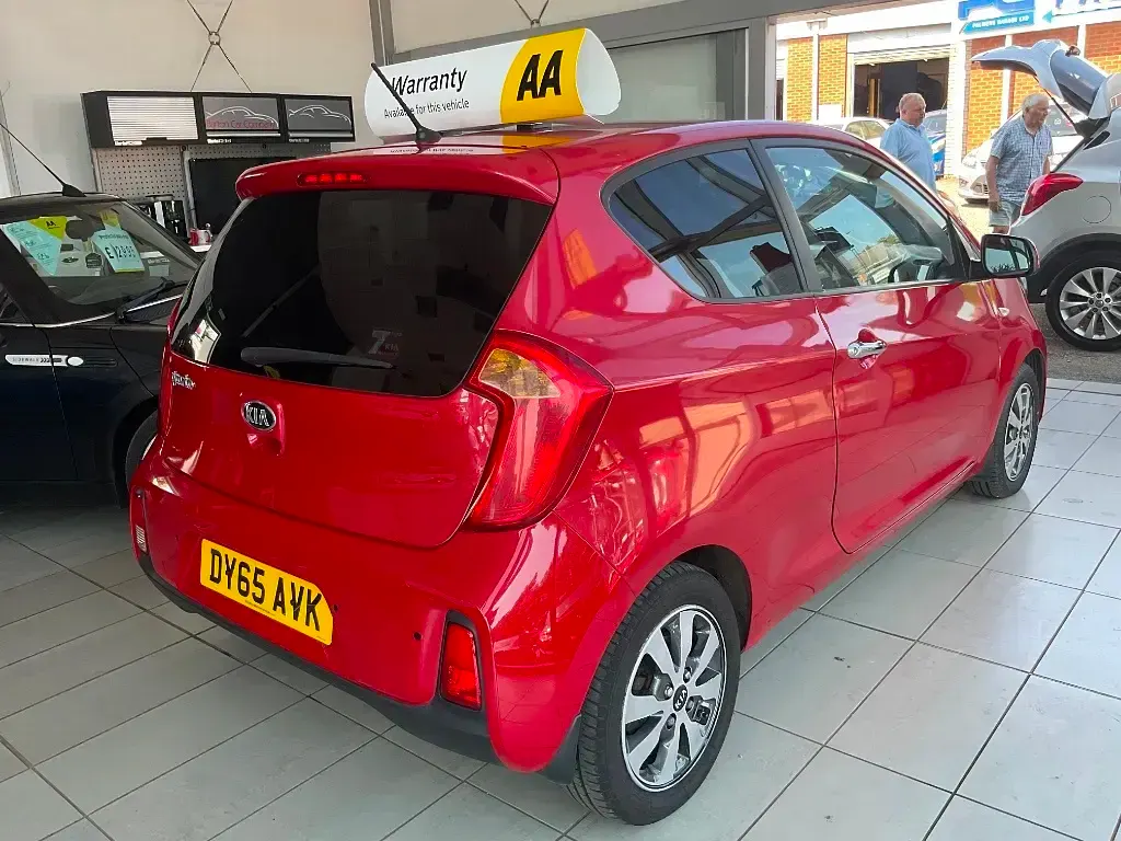 Used Kia Picanto 65 HP (47 kW) 2015 Red Hatchback