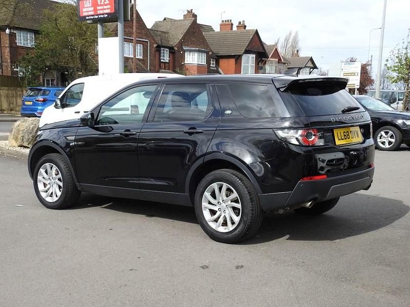 Used Land Rover Discovery Sport SE 240 HP (176 kW) 2018 Black SUV