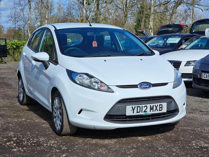Used Ford Fiesta 70 HP (51 kW) 2012 White Hatchback
