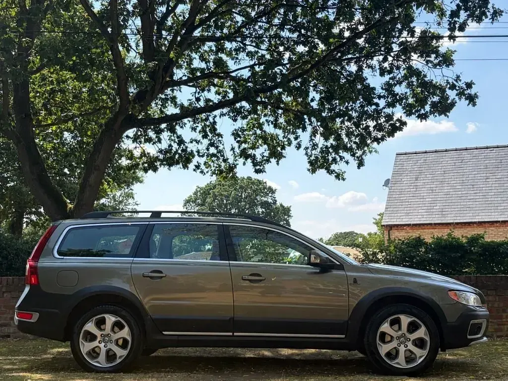 Used Volvo XC70 SE Lux 205 HP (150 kW) 2011 Green Estate