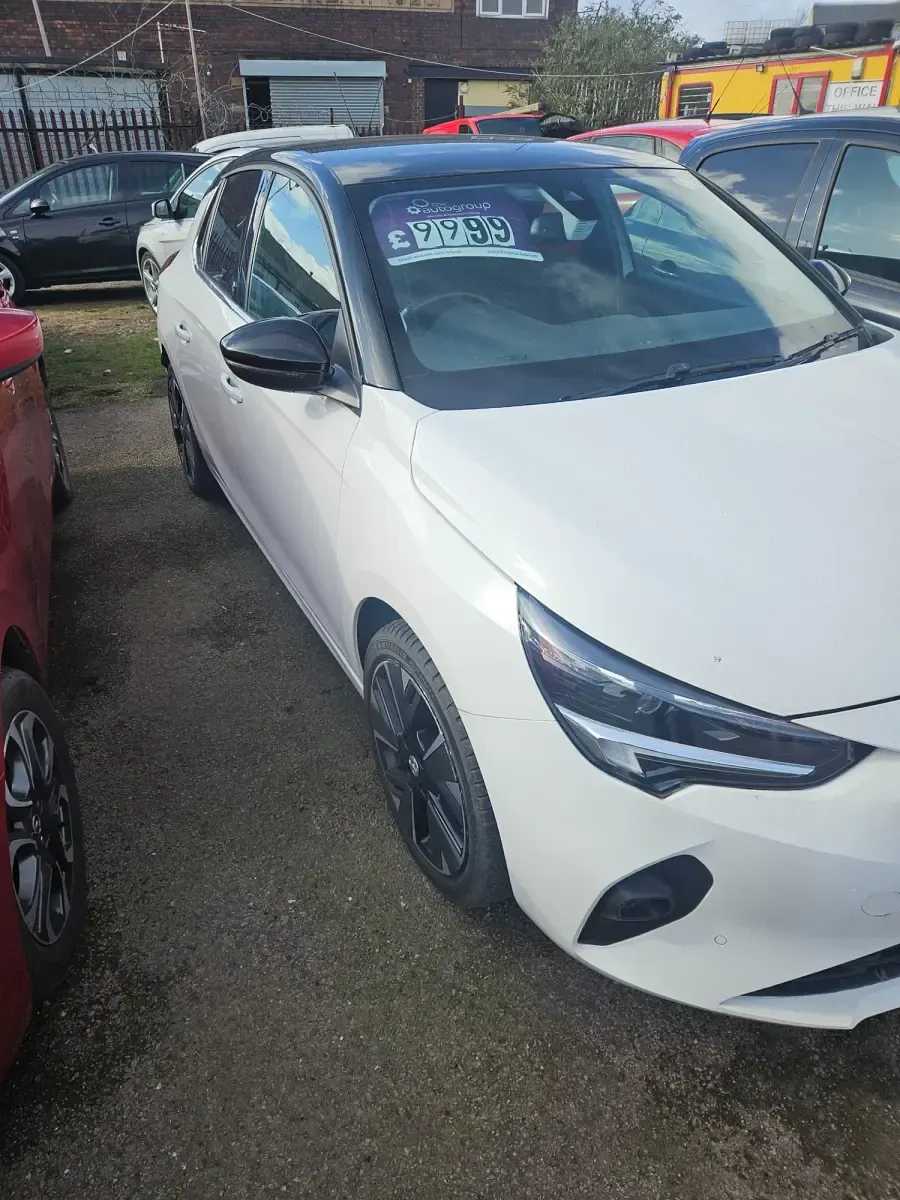 Używany Vauxhall Corsa-e Elite 100 kW (136 KM) 2021 Biały Hatchback