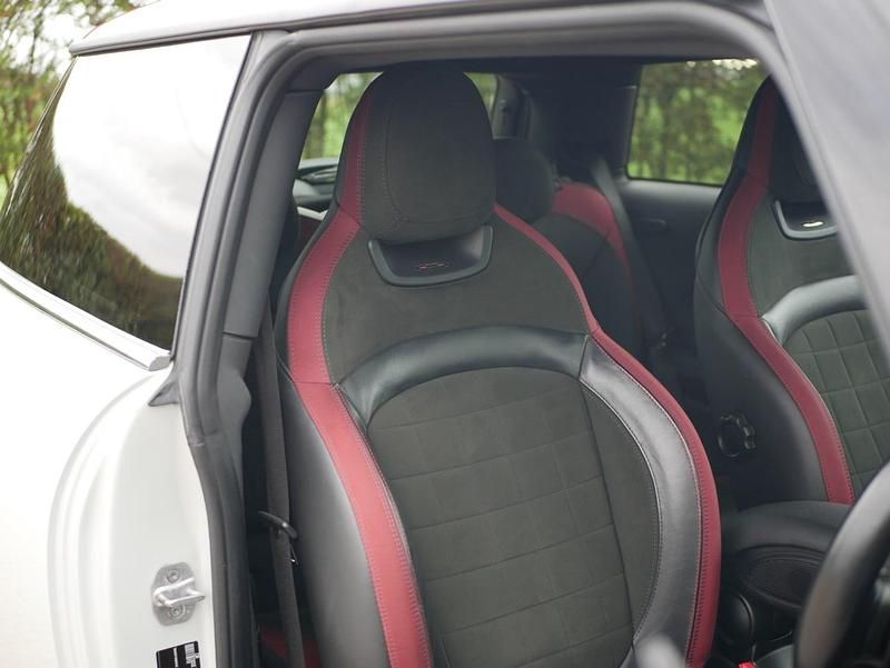 Używany Mini John Cooper Works Hatch 231 KM (169 kW) 2017 Srebrny Hatchback