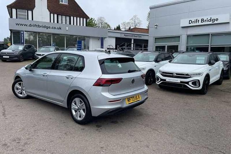 Used VW Golf VIII Life 150 HP (110 kW) 2024 Silver Hatchback