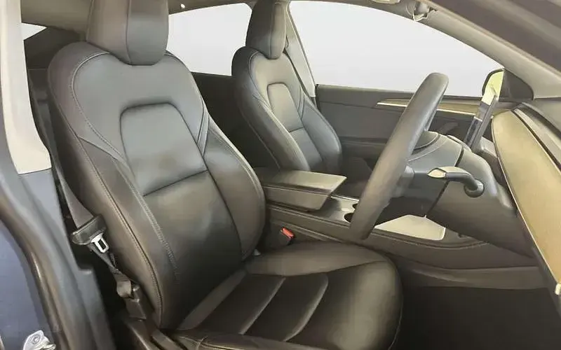 Begagnad Tesla Model Y RWD 219 kW (299 HK) 2024 SUV