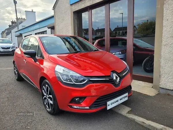 Used Renault Clio Play 75 HP (55 kW) 2018 Red Hatchback