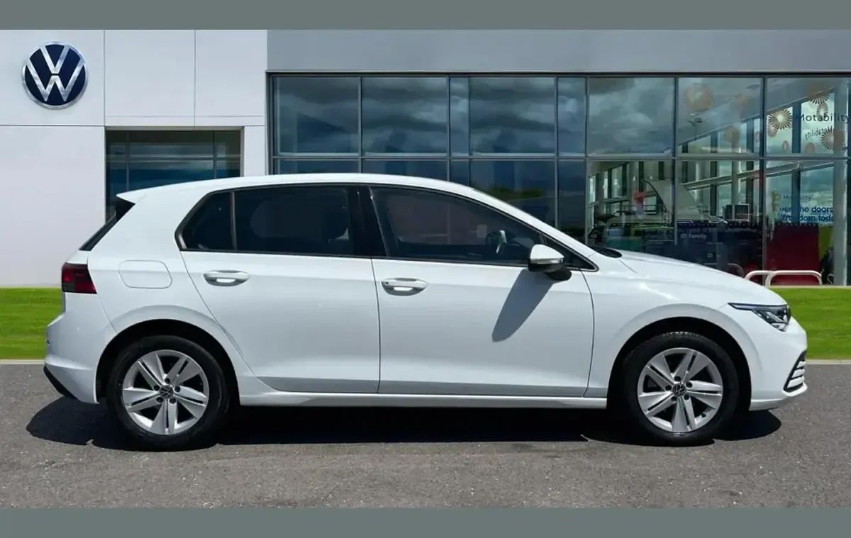 Used VW Golf VIII Life 128 HP (94 kW) 2020 White Hatchback