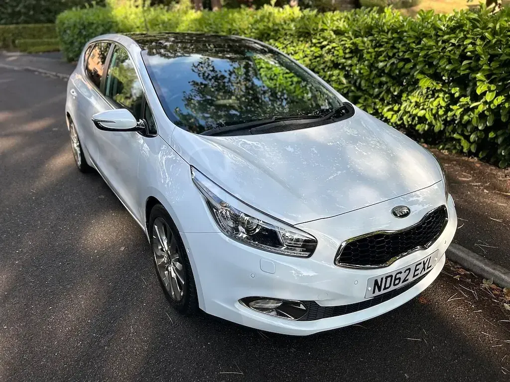 Used Kia Ceed 2012 White Hatchback
