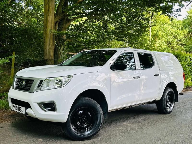 Alabaster white Used 2019 Nissan Navara S Pickup | £11,889 (Super price) - Image 1/4
