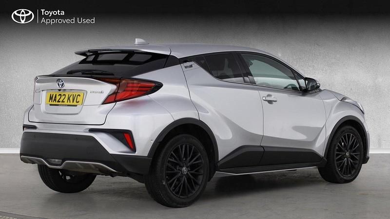 Używany Toyota C-HR 122 KM (89 kW) 2022 Srebrny SUV