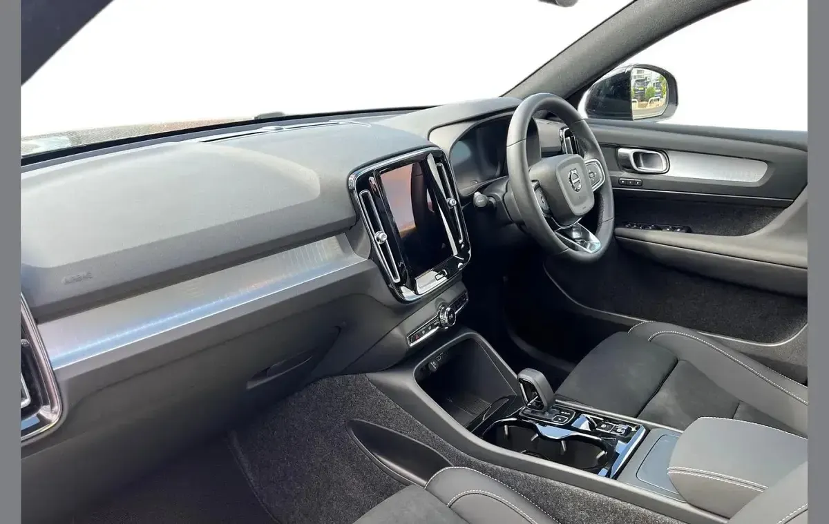 New Volvo XC40 Plus 163 HP (119 kW) 2026 Denim blue SUV