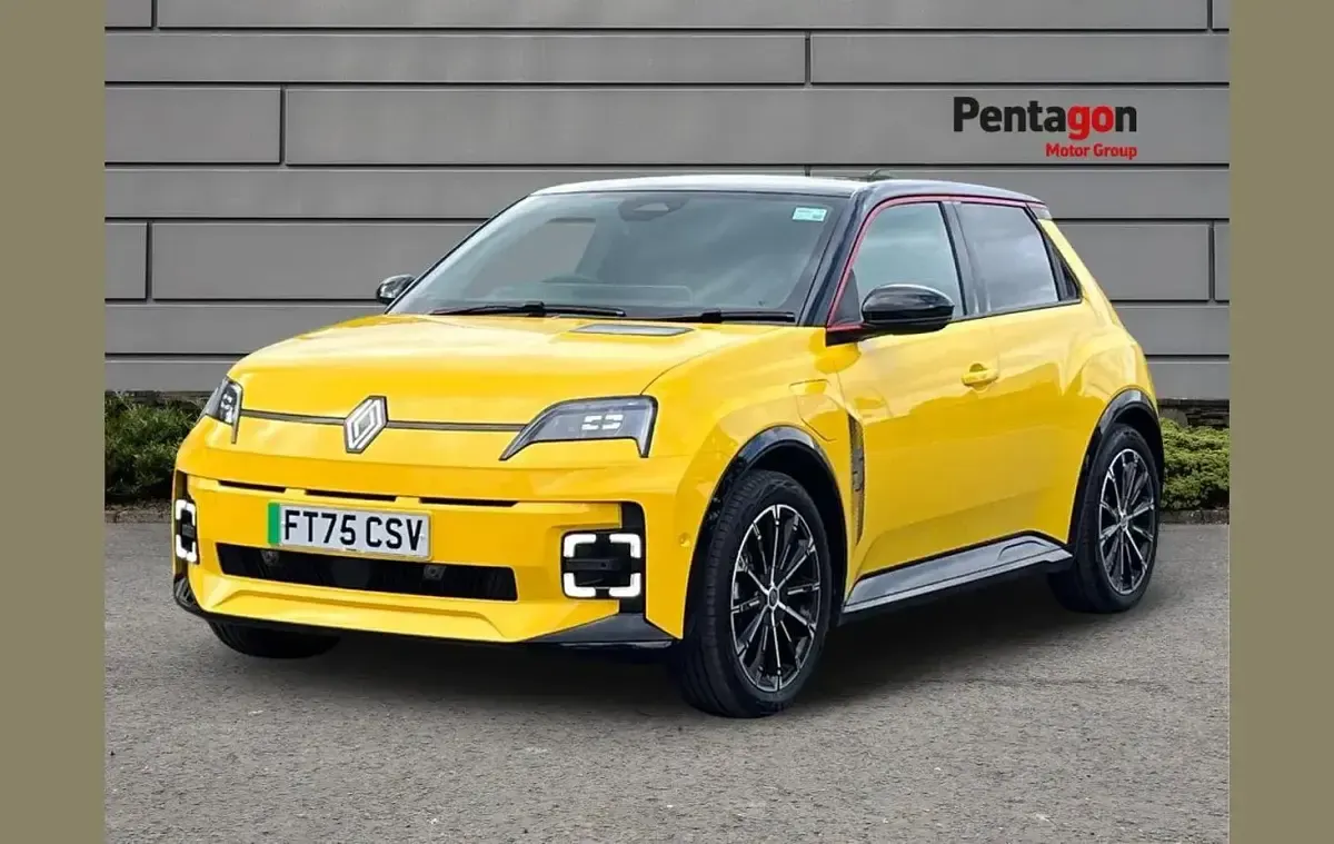 Usado Renault R5 Iconic 110 kW (150 HP) 2026 Other Citadino