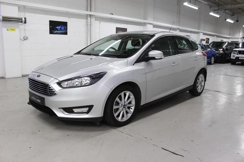 Used Ford Focus Titanium 125 HP (91 kW) 2016 Silver Hatchback