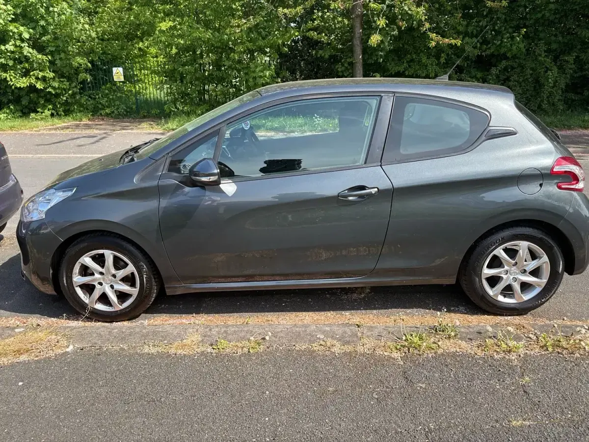 Used Peugeot 208 Active 2015 Grey Hatchback